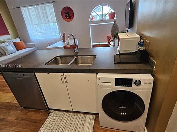 5th image of 130 3rd St #Cu-101