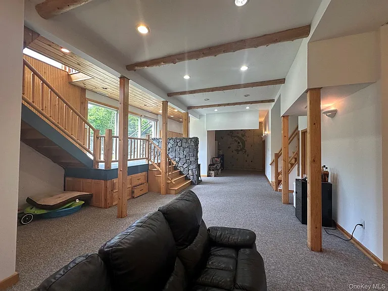 109 Brush Hill Rd — Photo 15