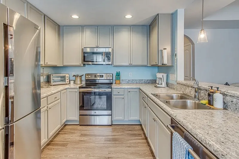3 bed, 1340 sqft, $2,500 — Photo 3