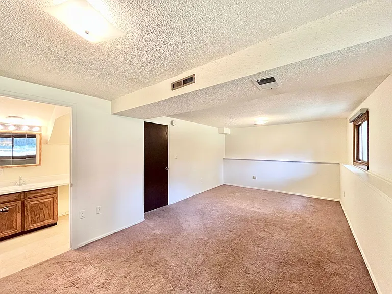2493 Fleming Dr — Photo 12