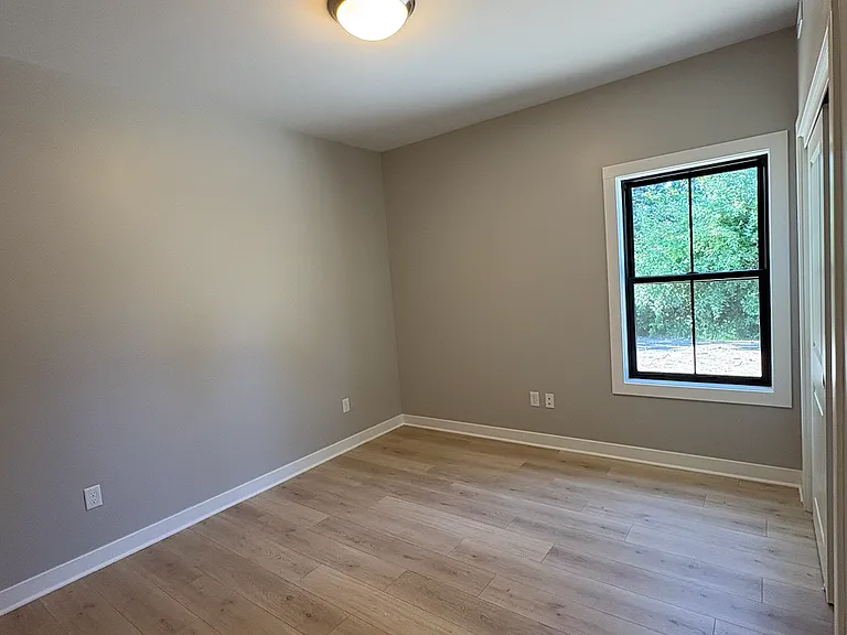 715 Braun St — Photo 17