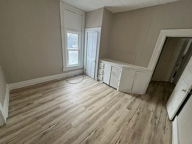 3 bed, 1200 sqft, $1,300 — Photo 3