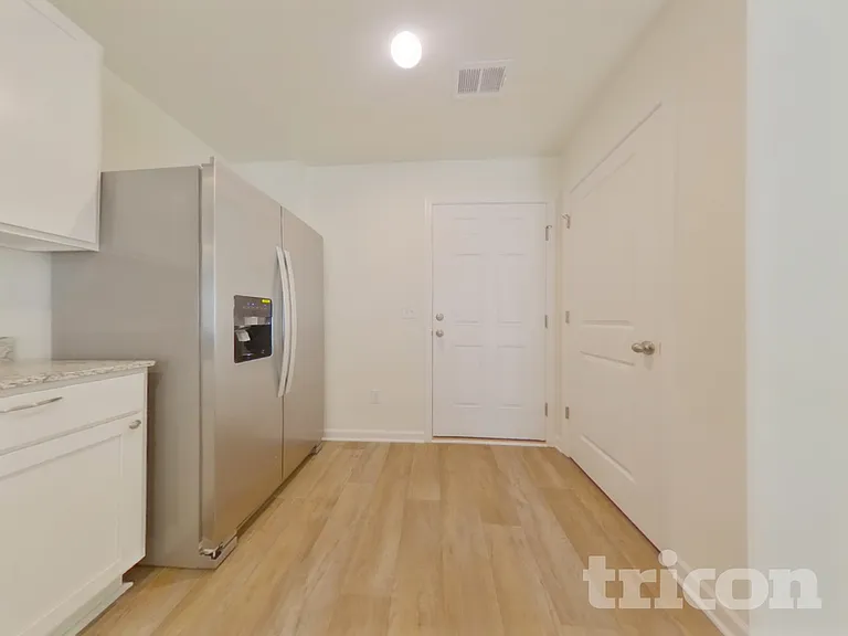 1077 Crescent Moon Loop Rd — Photo 6