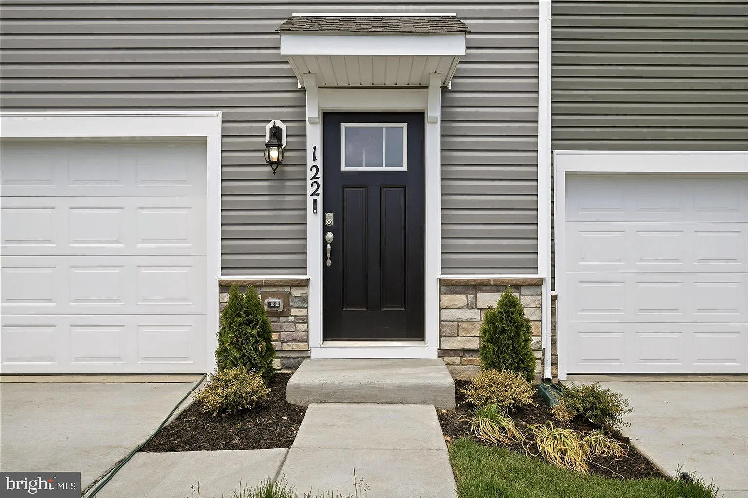 4 bed, 3.5 bath, 1889 sqft, $2,100 — Photo 4