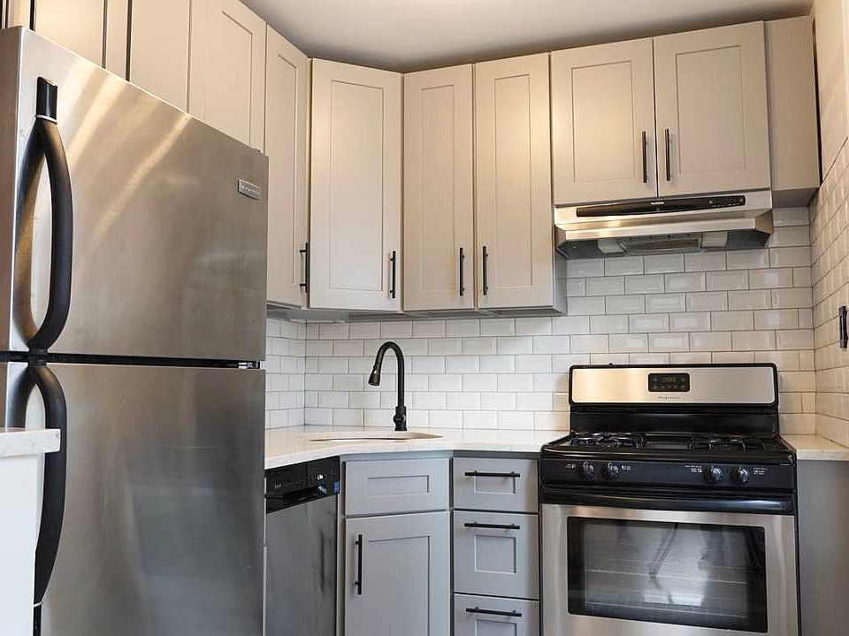 2nd image of 110 Smith St APT 4R
