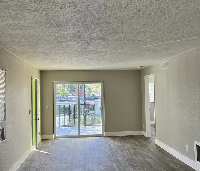 1426 Spring Ln #2 — Photo 5