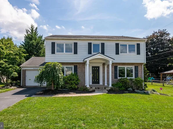 2216 Burkey Dr, Reading, PA 19610