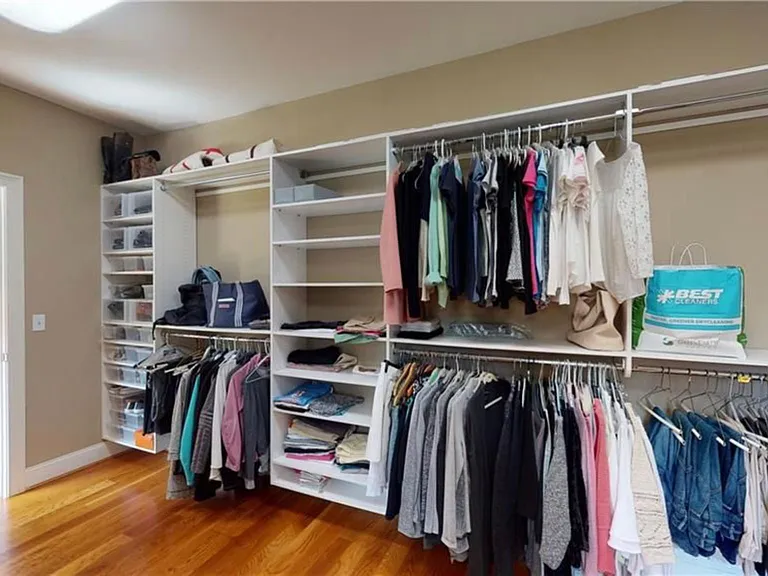 Master Bedroom W/I Closet