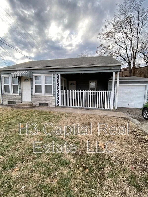 2446 E 27th St photo 1