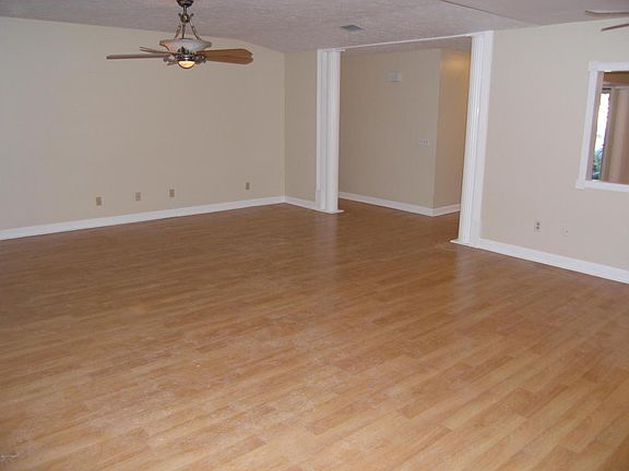 4th image of 2210 Bell Cir