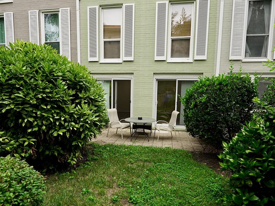 Showing patio garden