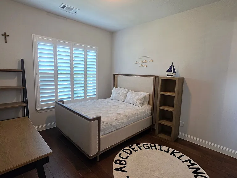 217 Longwood Dr — Photo 8