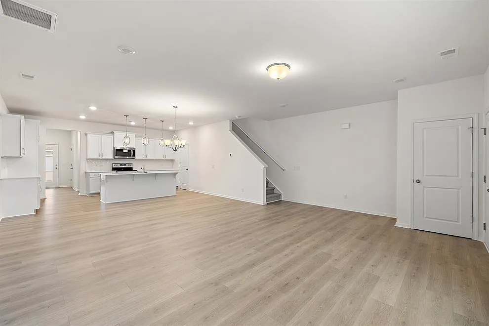 3 bed, 2.5 bath, 1761 sqft, $2,295 — Photo 4