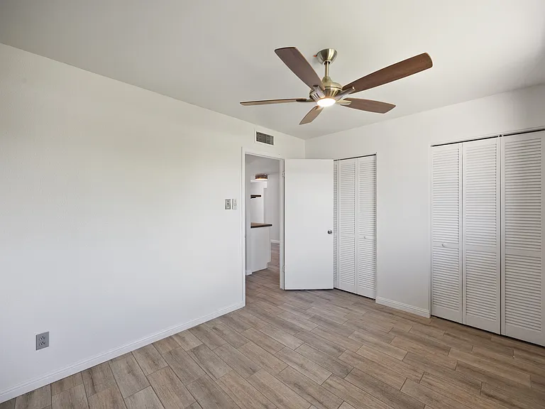 1110 E Redfield Rd — Photo 11