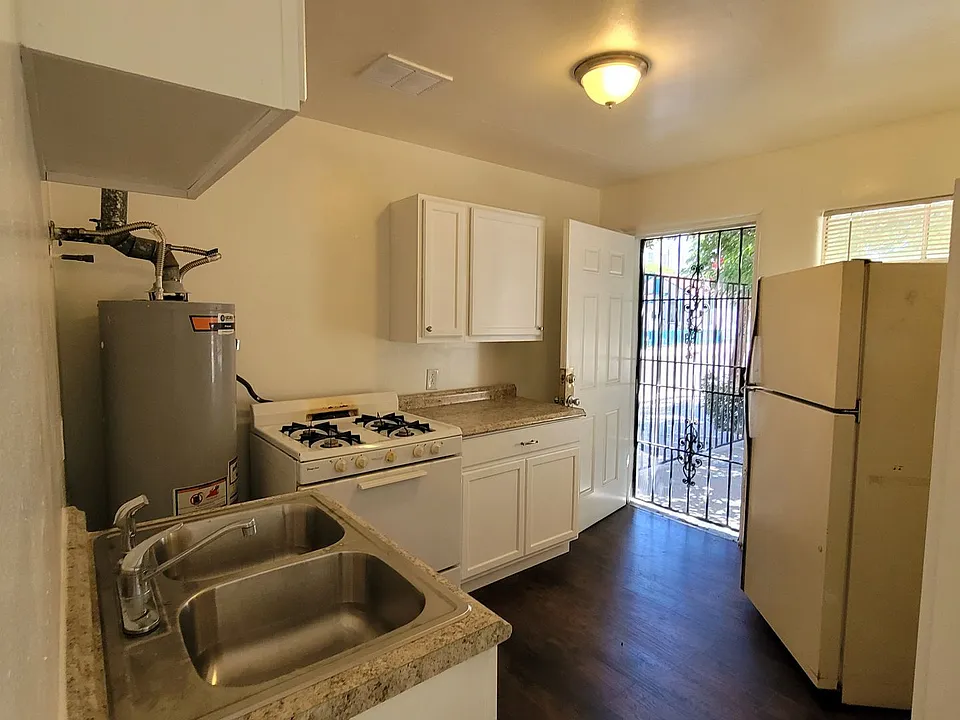 601 8th St NW #1-6
