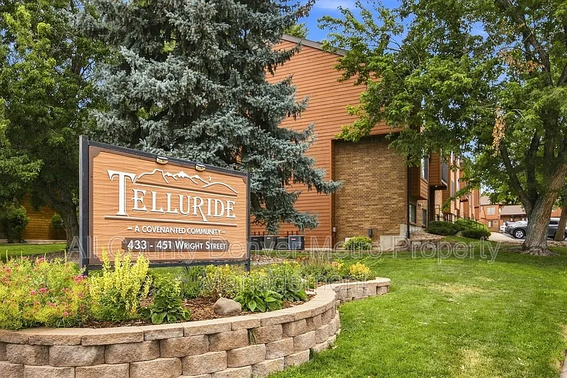 2 bed, 1.0 bath, 971 sqft, $1,745 — Photo 2