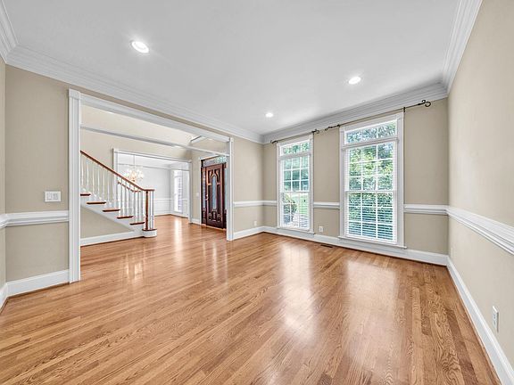 4th image of 401 Rivercrest Dr