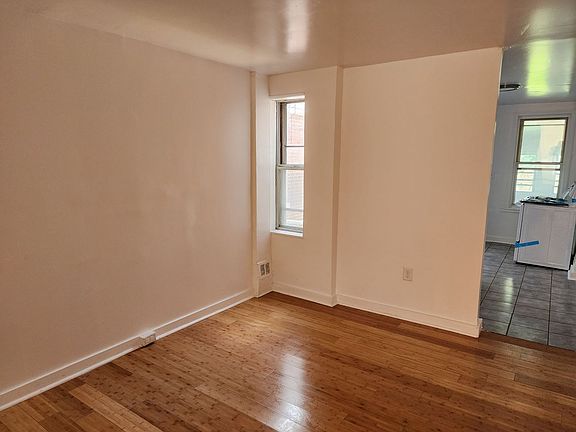 5th image of 221 N Scott St