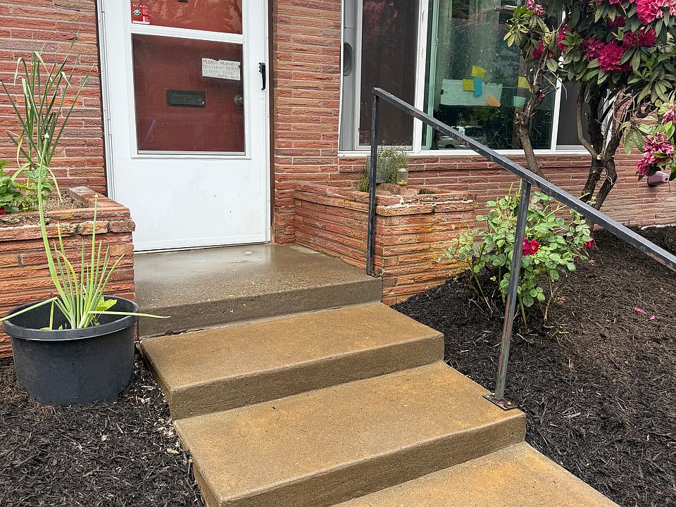 1st image of 829 SE 43rd Ave #829