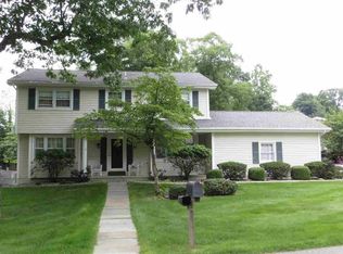 4 Wayne Dr, Poughkeepsie, NY 12601