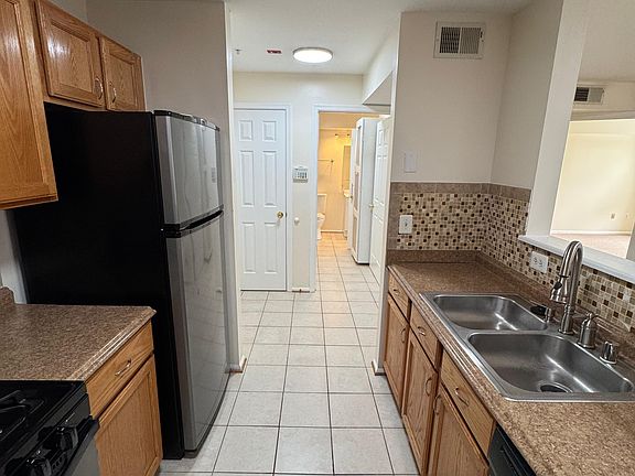 3rd image of 14100 Farnsworth Ln #3305