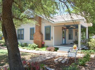 429 W Austin St, Luling, TX 78648