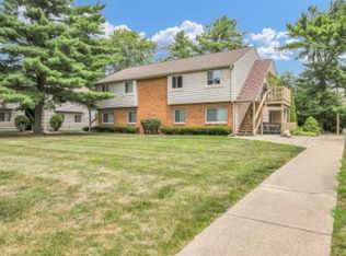 1613 Lyndhurst Dr APT B, Savoy, IL