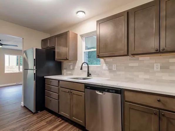 4812 Schneider Dr, Oregon, WI 53575
