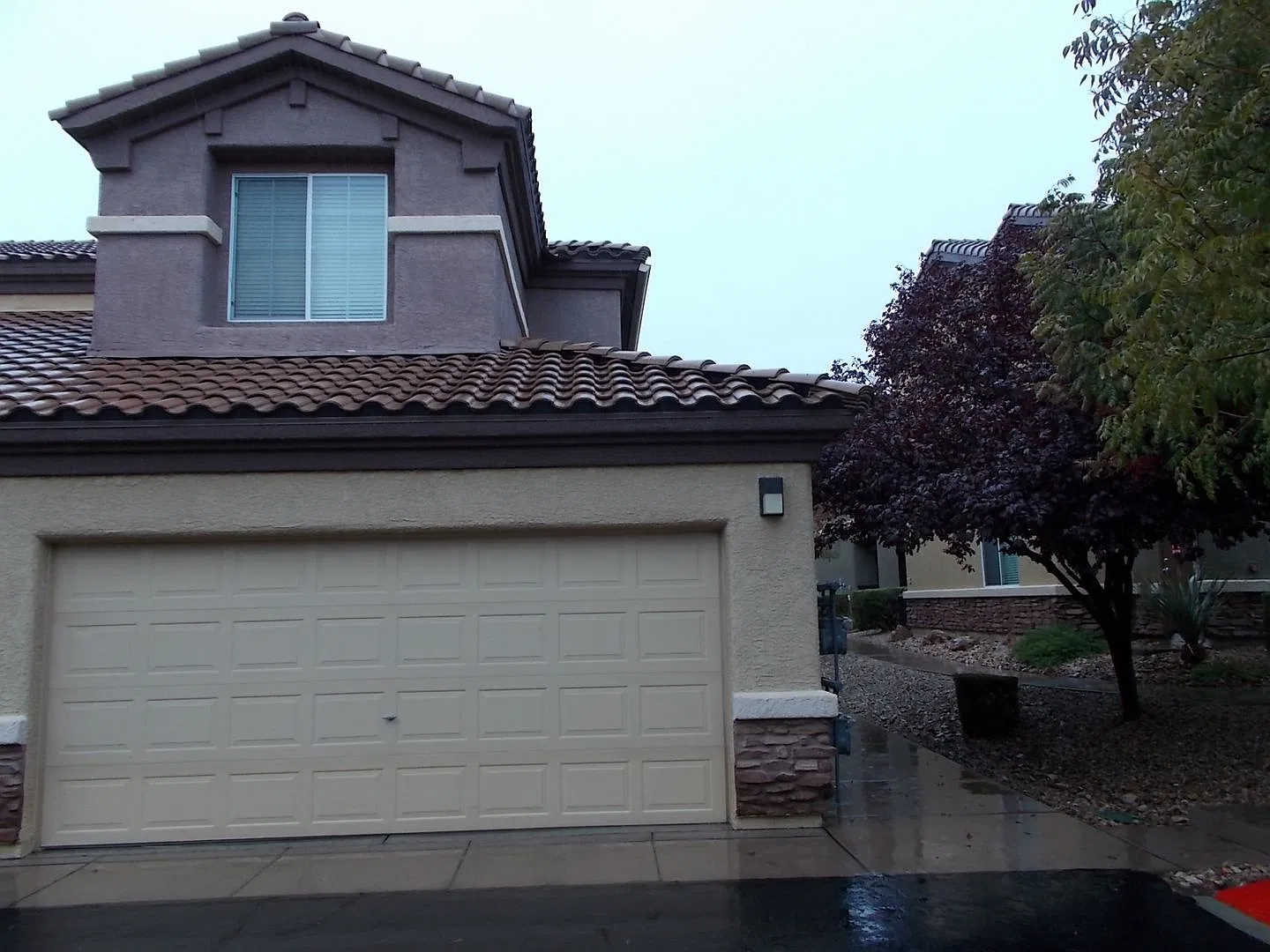 Spacious 2 Bedroom + Den, 2 Bath Condo in a Gated Community — Photo 1