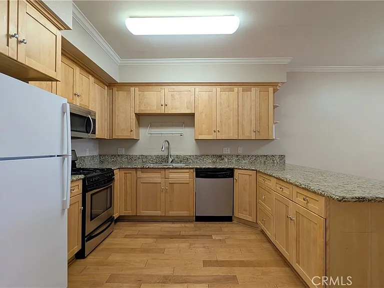 214 S Alexandria Ave #102 — Photo 2