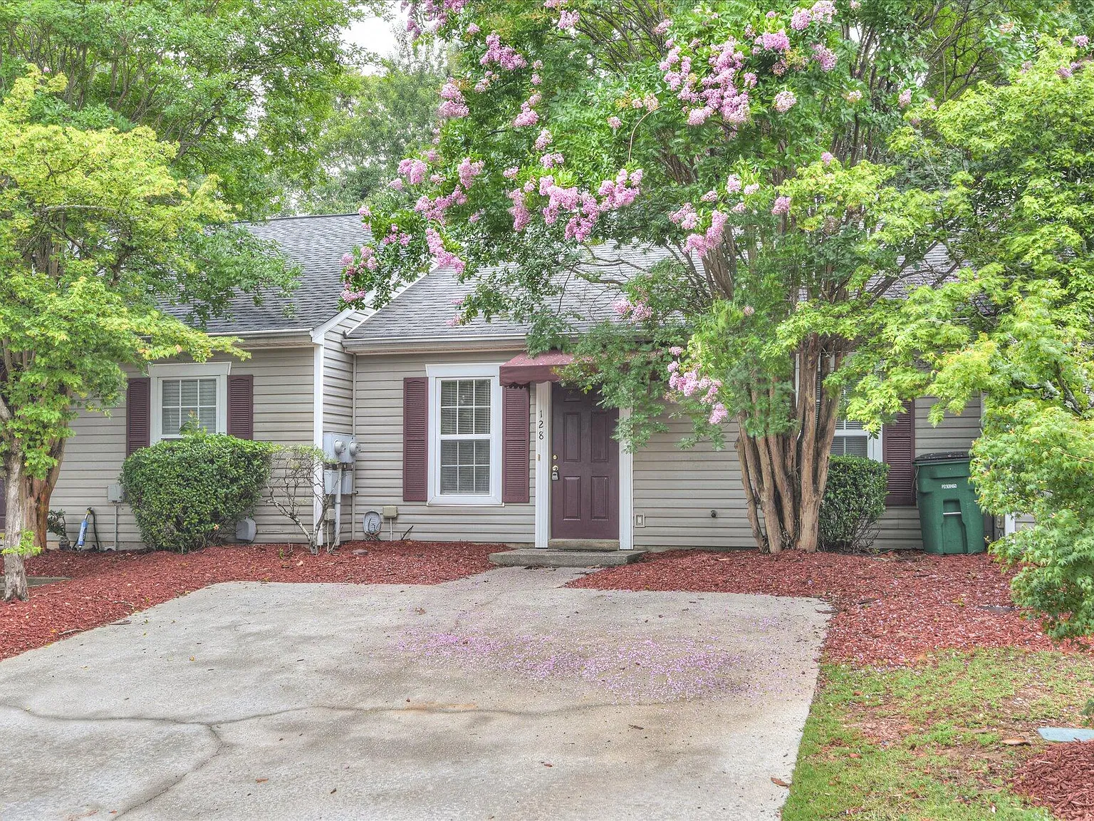 2 bed, 2.0 bath, 1092 sqft, $1,375 — Photo 2