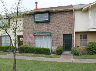 10 E Mountain Ln, Grand Prairie, TX 75052