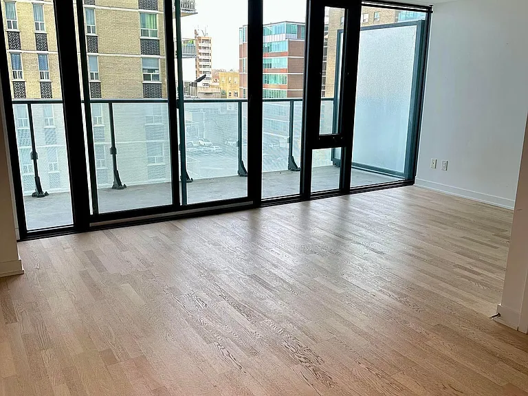 185 Roehampton Ave #409 — Photo 23