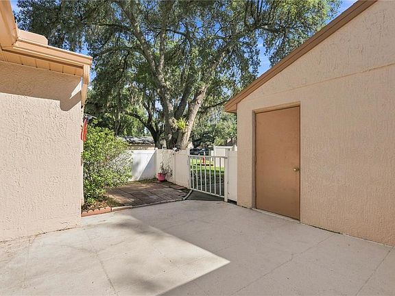 4th image of 13134 CYPRESS HILL DRIVE #B