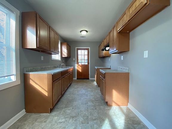 5th image of 402 Jacklyn Ave