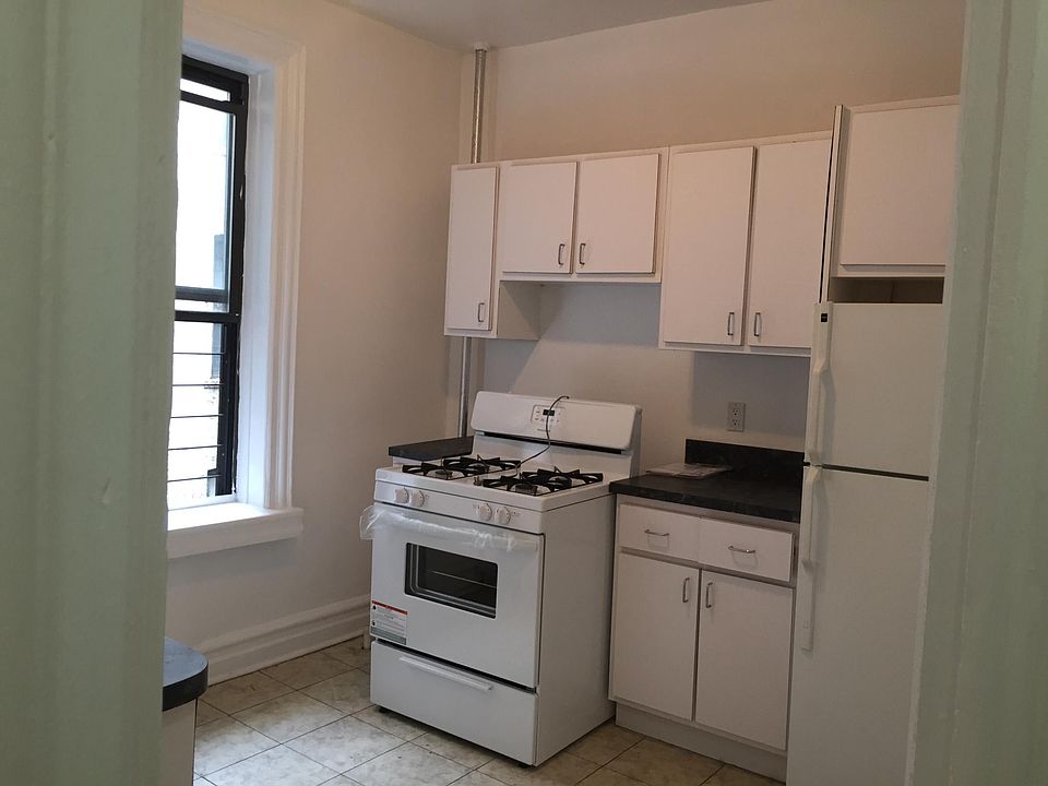 1st image of 8925 102nd St