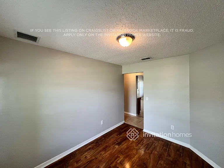 1080 SW McCoy Ave — Photo 8