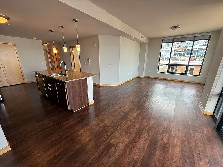 Venture Luxury High Rise — Photo 62