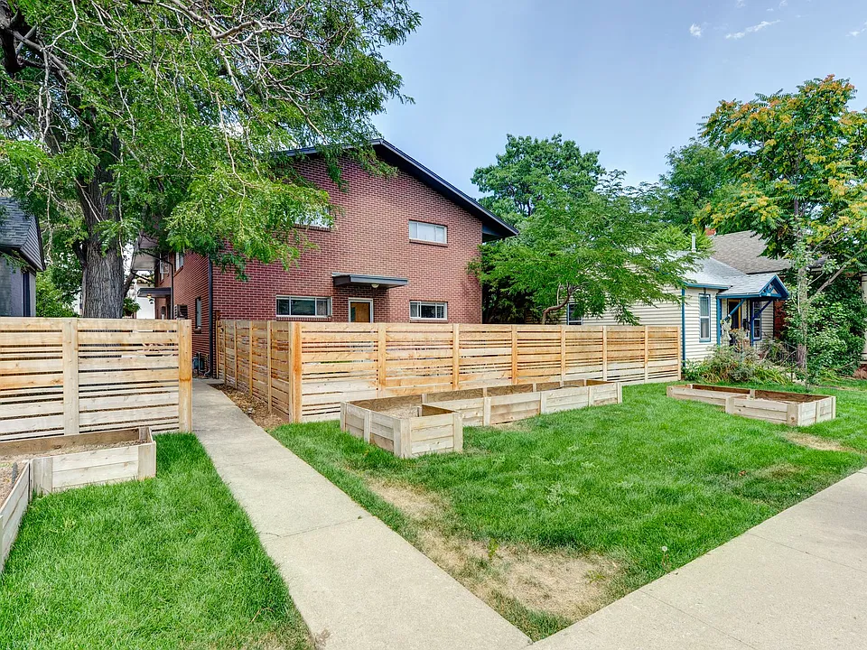 1811 Walnut St