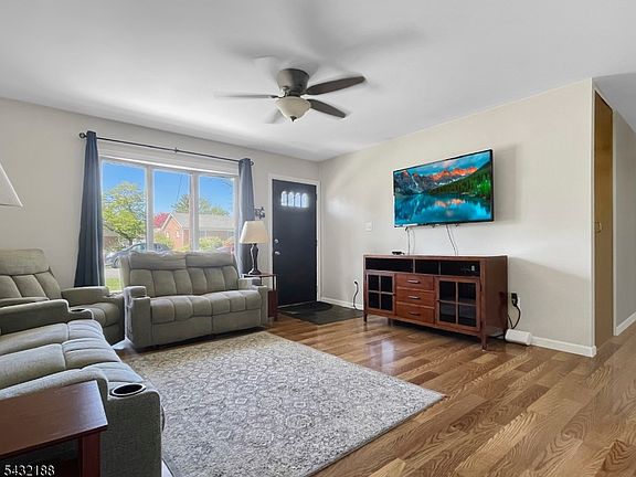 3rd image of 706 Rugby Road