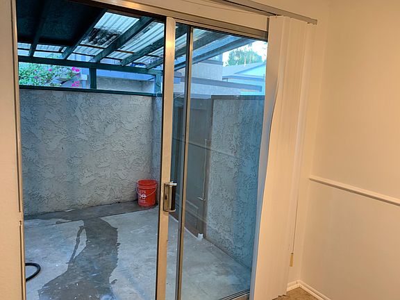 3rd image of 823 E Lugonia Ave