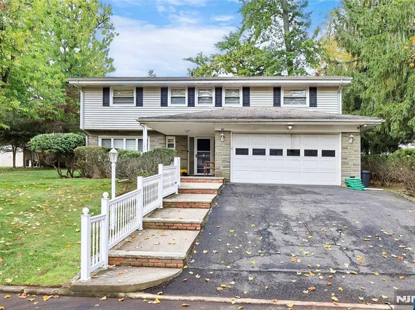 91 Stewart St, Demarest, NJ 07627