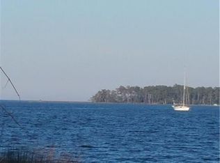 133 Beach Rd, Beaufort, NC 28516