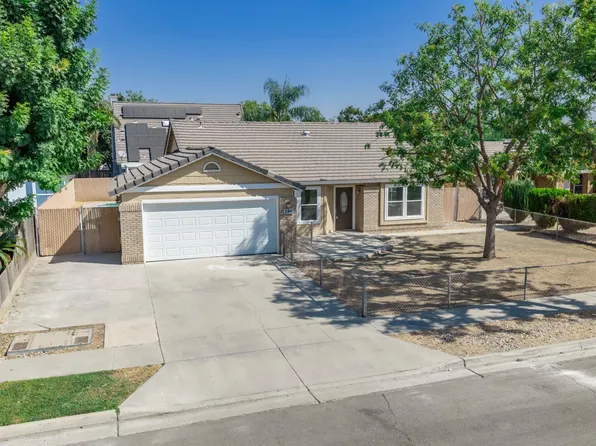 280 Greystone Ct, Lemoore, CA 93245
