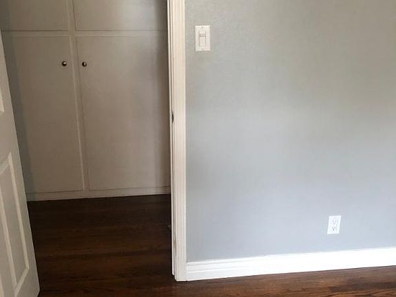 3rd image of 983 Connie Dr