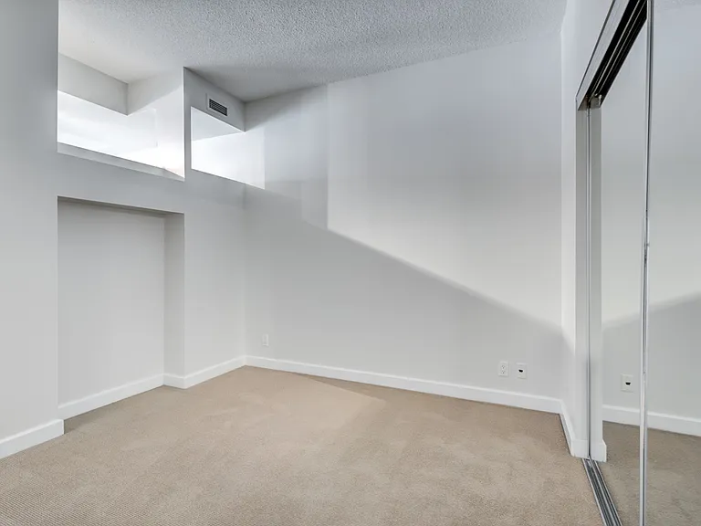 350 Wellington St W #214 — Photo 13