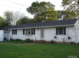 32 Commonwealth Ave, Lake Grove, NY 11755