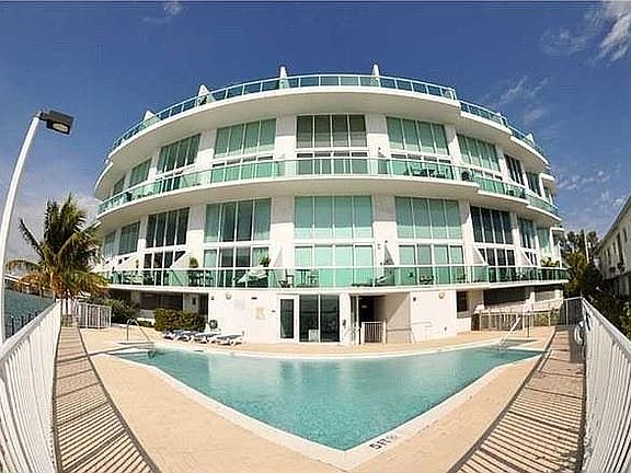 2nd image of 2000 Bay Dr 203 #203