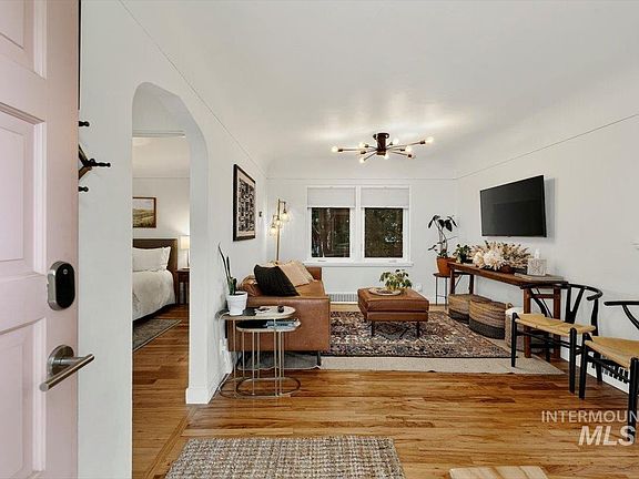 4th image of 2521 W Jefferson St