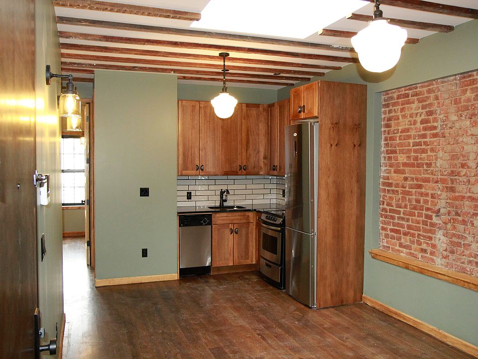 1st image of 194 Montrose Ave